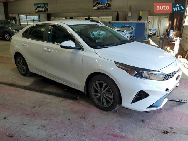 Киа Форте 2023 в Днепре (Днепропетровске) на Automoto.ua Белый Киа Форте, объемом двигателя 2 л и пробегом 46 тыс. км за 4900 $, фото 3 на Automoto.ua