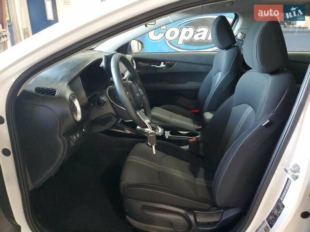 Киа Форте 2023 в Днепре (Днепропетровске) на Automoto.ua Белый Киа Форте, объемом двигателя 2 л и пробегом 46 тыс. км за 4900 $, фото 6 на Automoto.ua