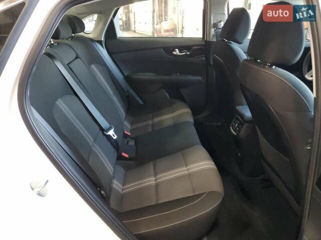 Киа Форте 2023 в Днепре (Днепропетровске) на Automoto.ua Белый Киа Форте, объемом двигателя 2 л и пробегом 46 тыс. км за 4900 $, фото 9 на Automoto.ua