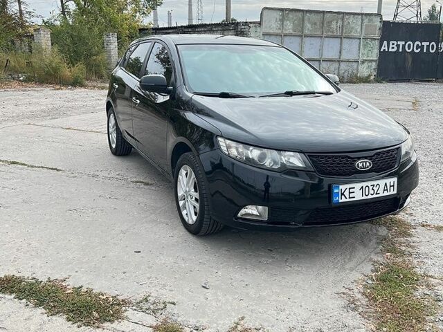 Чорний Кіа Форте, об'ємом двигуна 2 л та пробігом 200 тис. км за 8000 $, фото 1 на Automoto.ua