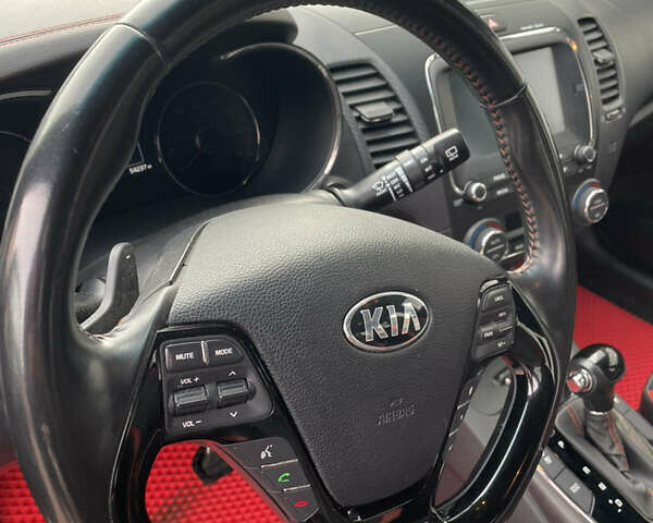 Черный Киа Форте, объемом двигателя 1.6 л и пробегом 150 тыс. км за 9777 $, фото 7 на Automoto.ua