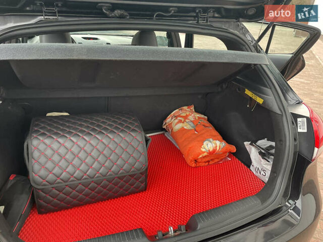 Черный Киа Форте, объемом двигателя 1.6 л и пробегом 150 тыс. км за 9777 $, фото 15 на Automoto.ua