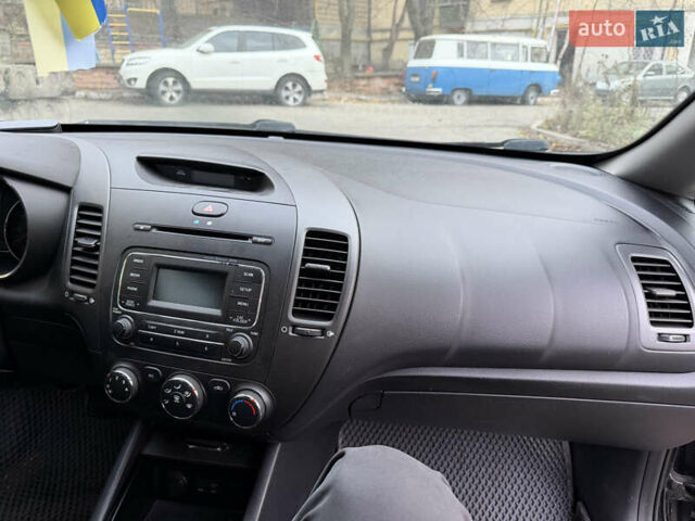 Черный Киа Форте, объемом двигателя 1.8 л и пробегом 141 тыс. км за 8500 $, фото 9 на Automoto.ua