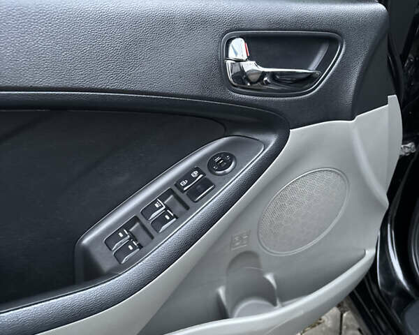 Чорний Кіа Форте, об'ємом двигуна 1.8 л та пробігом 173 тис. км за 8200 $, фото 15 на Automoto.ua