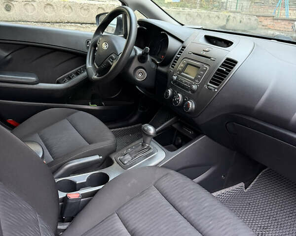 Черный Киа Форте, объемом двигателя 1.8 л и пробегом 141 тыс. км за 8500 $, фото 10 на Automoto.ua