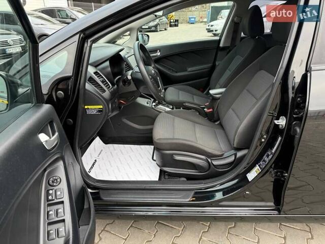 Чорний Кіа Форте, об'ємом двигуна 2 л та пробігом 142 тис. км за 8900 $, фото 9 на Automoto.ua