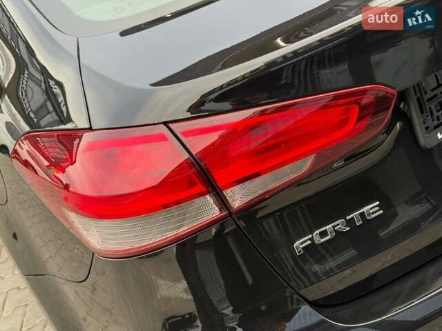 Чорний Кіа Форте, об'ємом двигуна 2 л та пробігом 142 тис. км за 8900 $, фото 16 на Automoto.ua