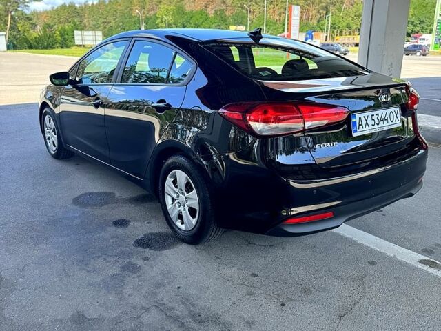 Чорний Кіа Форте, об'ємом двигуна 2 л та пробігом 75 тис. км за 10600 $, фото 3 на Automoto.ua