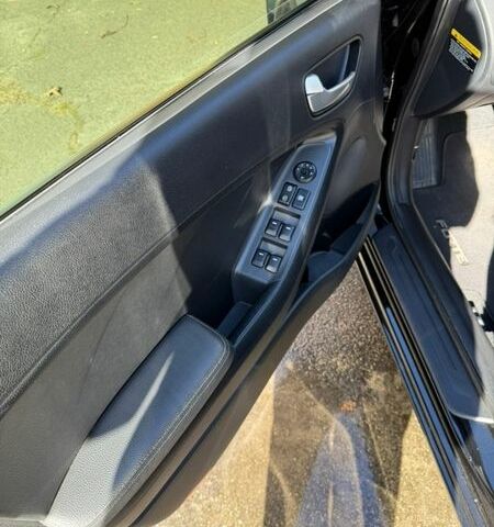 Чорний Кіа Форте, об'ємом двигуна 2 л та пробігом 98 тис. км за 10800 $, фото 10 на Automoto.ua