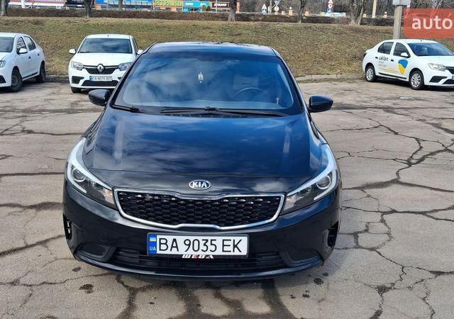 Чорний Кіа Форте, об'ємом двигуна 2 л та пробігом 122 тис. км за 11100 $, фото 3 на Automoto.ua