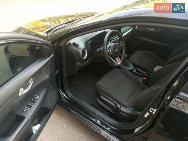 Черный Киа Форте, объемом двигателя 2 л и пробегом 130 тыс. км за 12100 $, фото 5 на Automoto.ua