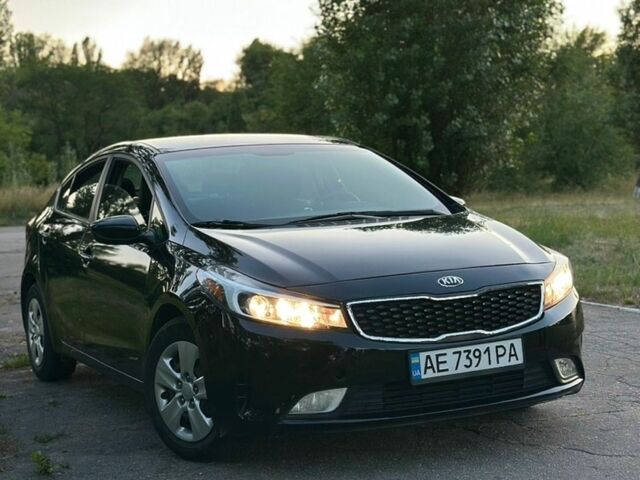 Чорний Кіа Форте, об'ємом двигуна 2 л та пробігом 142 тис. км за 9400 $, фото 2 на Automoto.ua