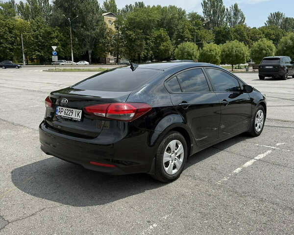 Черный Киа Форте, объемом двигателя 2 л и пробегом 88 тыс. км за 10200 $, фото 4 на Automoto.ua