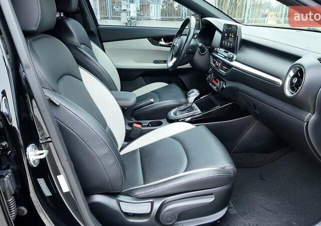 Чорний Кіа Форте, об'ємом двигуна 2 л та пробігом 67 тис. км за 15900 $, фото 13 на Automoto.ua