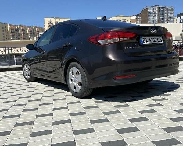 Коричневий Кіа Форте, об'ємом двигуна 2 л та пробігом 137 тис. км за 10300 $, фото 1 на Automoto.ua