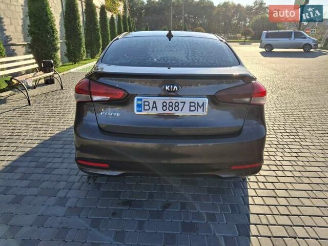 Коричневый Киа Форте, объемом двигателя 2 л и пробегом 242 тыс. км за 10000 $, фото 15 на Automoto.ua