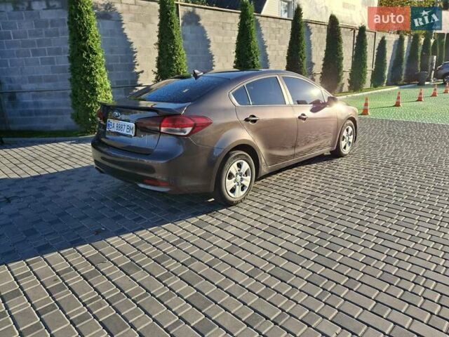 Коричневый Киа Форте, объемом двигателя 2 л и пробегом 242 тыс. км за 10000 $, фото 1 на Automoto.ua