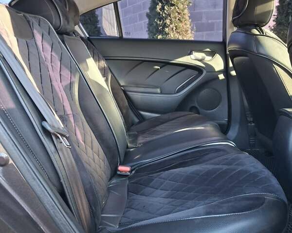 Коричневый Киа Форте, объемом двигателя 2 л и пробегом 242 тыс. км за 10000 $, фото 4 на Automoto.ua