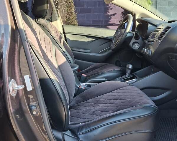 Коричневый Киа Форте, объемом двигателя 2 л и пробегом 242 тыс. км за 10000 $, фото 5 на Automoto.ua