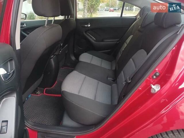 Киа Форте 2013 в Днепре (Днепропетровске) на Automoto.ua Красный Киа Форте, объемом двигателя 2 л и пробегом 280 тыс. км за 7199 $, фото 9 на Automoto.ua