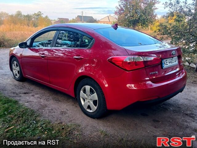 Красный Киа Форте, объемом двигателя 2 л и пробегом 280 тыс. км за 7999 $, фото 5 на Automoto.ua