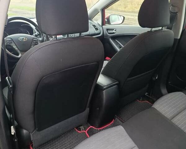 Червоний Кіа Форте, об'ємом двигуна 2 л та пробігом 200 тис. км за 8500 $, фото 8 на Automoto.ua