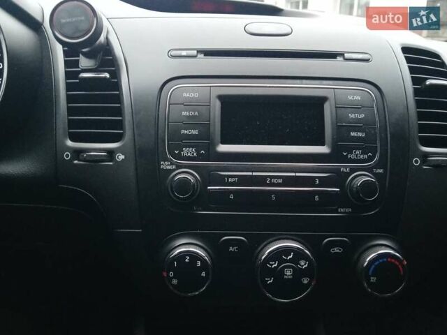 Красный Киа Форте, объемом двигателя 1.8 л и пробегом 77 тыс. км за 9999 $, фото 14 на Automoto.ua