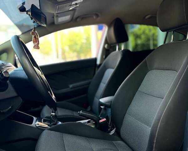 Червоний Кіа Форте, об'ємом двигуна 2 л та пробігом 138 тис. км за 9399 $, фото 8 на Automoto.ua