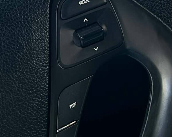 Червоний Кіа Форте, об'ємом двигуна 2 л та пробігом 138 тис. км за 9399 $, фото 10 на Automoto.ua