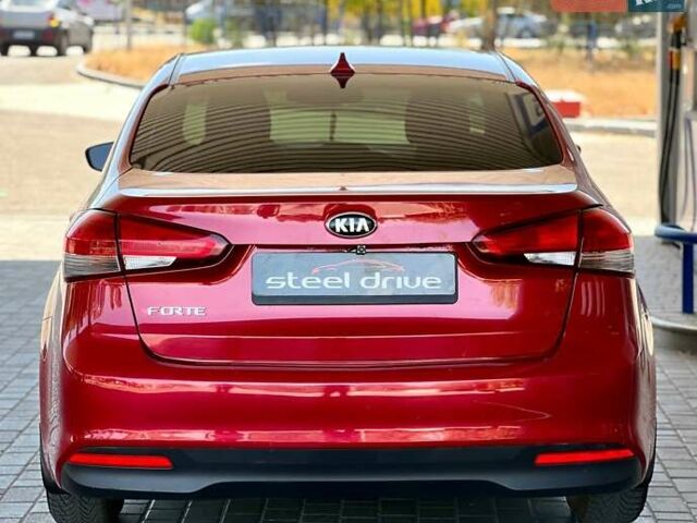 Червоний Кіа Форте, об'ємом двигуна 2 л та пробігом 138 тис. км за 9399 $, фото 4 на Automoto.ua