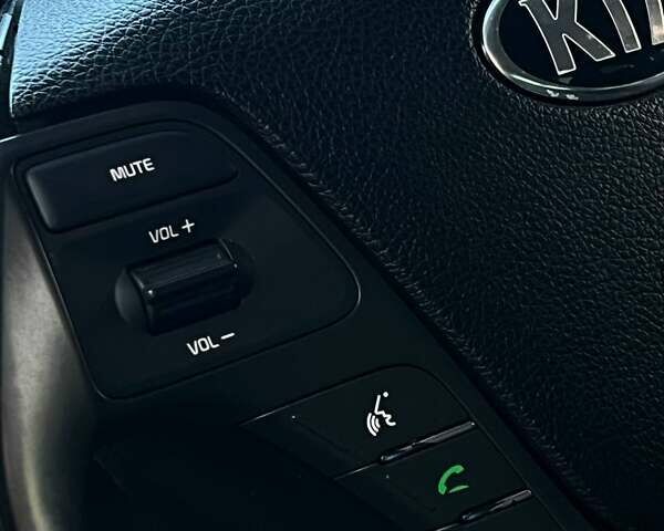 Червоний Кіа Форте, об'ємом двигуна 2 л та пробігом 138 тис. км за 9399 $, фото 9 на Automoto.ua