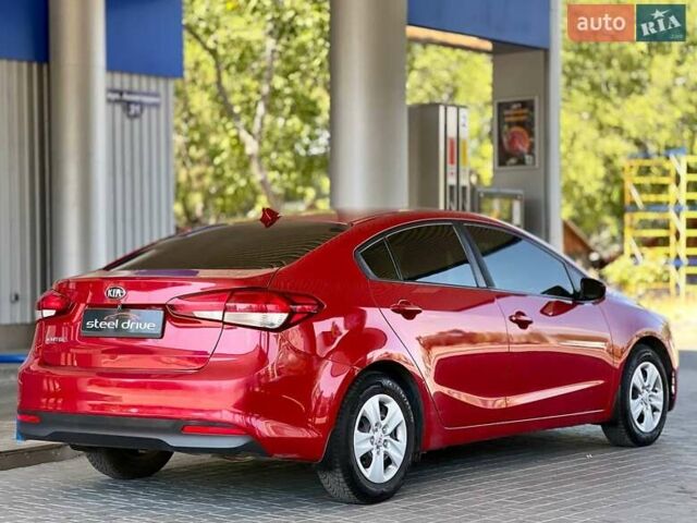Червоний Кіа Форте, об'ємом двигуна 2 л та пробігом 138 тис. км за 9399 $, фото 5 на Automoto.ua