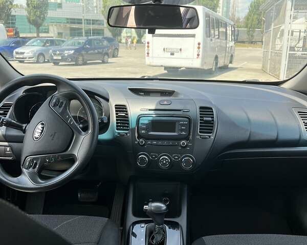 Красный Киа Форте, объемом двигателя 2 л и пробегом 172 тыс. км за 8500 $, фото 11 на Automoto.ua