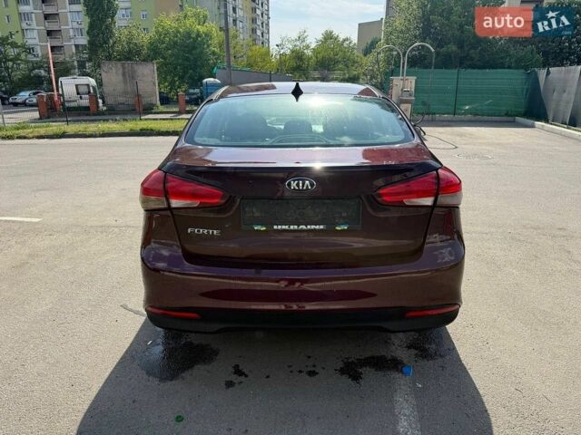 Червоний Кіа Форте, об'ємом двигуна 2 л та пробігом 245 тис. км за 7500 $, фото 5 на Automoto.ua
