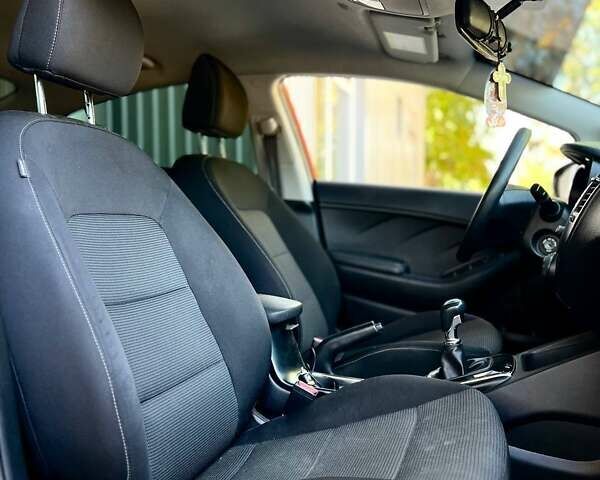 Червоний Кіа Форте, об'ємом двигуна 2 л та пробігом 138 тис. км за 9399 $, фото 14 на Automoto.ua