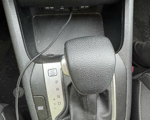 Червоний Кіа Форте, об'ємом двигуна 2 л та пробігом 100 тис. км за 13000 $, фото 6 на Automoto.ua