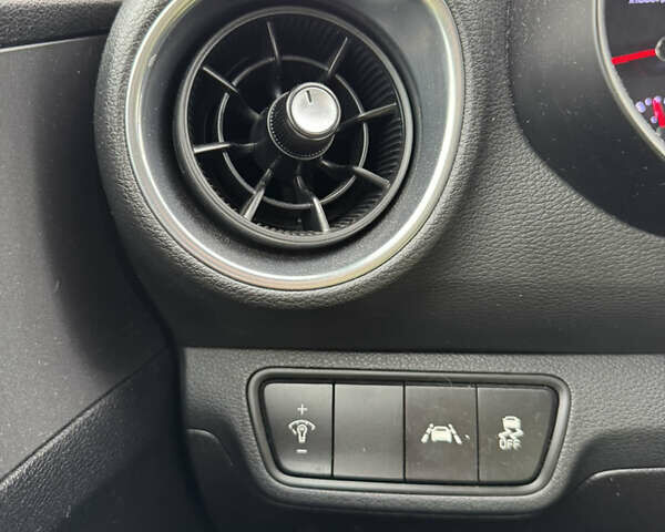 Червоний Кіа Форте, об'ємом двигуна 2 л та пробігом 100 тис. км за 13000 $, фото 9 на Automoto.ua