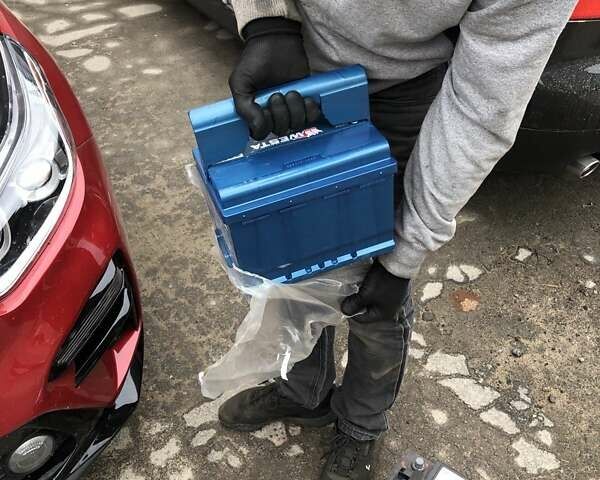 Красный Киа Форте, объемом двигателя 2 л и пробегом 8 тыс. км за 16700 $, фото 3 на Automoto.ua