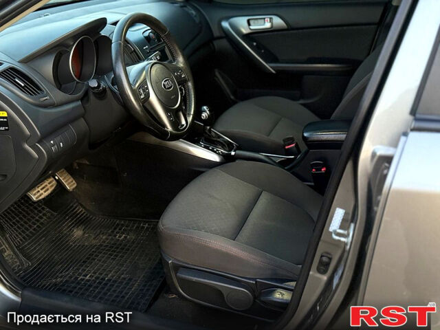 Киа Форте, объемом двигателя 2.4 л и пробегом 193 тыс. км за 8200 $, фото 7 на Automoto.ua