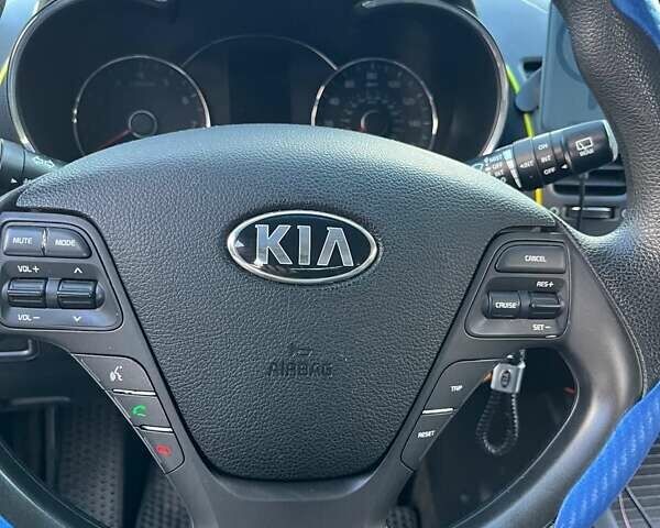 Серый Киа Форте, объемом двигателя 2 л и пробегом 180 тыс. км за 8200 $, фото 5 на Automoto.ua