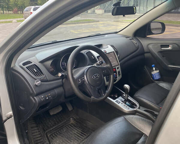 Сірий Кіа Форте, об'ємом двигуна 1.59 л та пробігом 250 тис. км за 4900 $, фото 3 на Automoto.ua