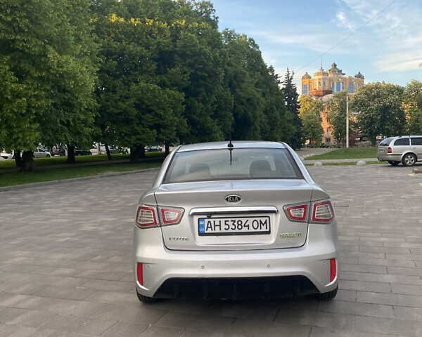 Серый Киа Форте, объемом двигателя 1.59 л и пробегом 245 тыс. км за 5600 $, фото 2 на Automoto.ua