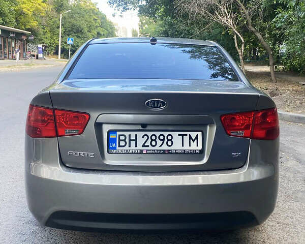 Серый Киа Форте, объемом двигателя 2 л и пробегом 311 тыс. км за 6999 $, фото 6 на Automoto.ua