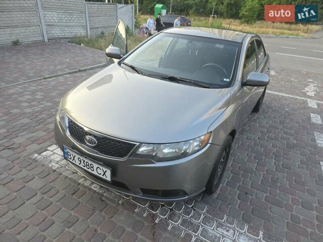 Серый Киа Форте, объемом двигателя 2 л и пробегом 247 тыс. км за 8000 $, фото 9 на Automoto.ua