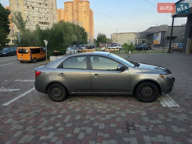 Серый Киа Форте, объемом двигателя 2 л и пробегом 247 тыс. км за 8000 $, фото 13 на Automoto.ua