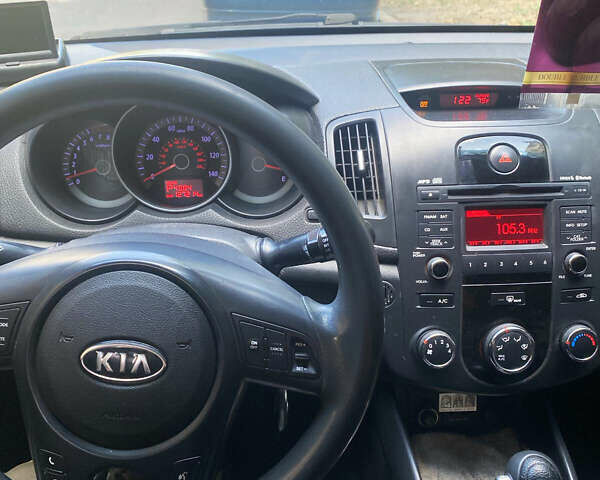 Серый Киа Форте, объемом двигателя 2 л и пробегом 311 тыс. км за 6999 $, фото 11 на Automoto.ua