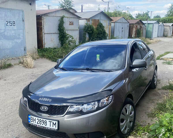 Серый Киа Форте, объемом двигателя 2 л и пробегом 311 тыс. км за 6999 $, фото 1 на Automoto.ua