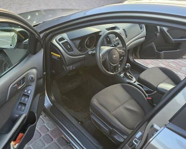 Серый Киа Форте, объемом двигателя 2 л и пробегом 247 тыс. км за 8000 $, фото 4 на Automoto.ua