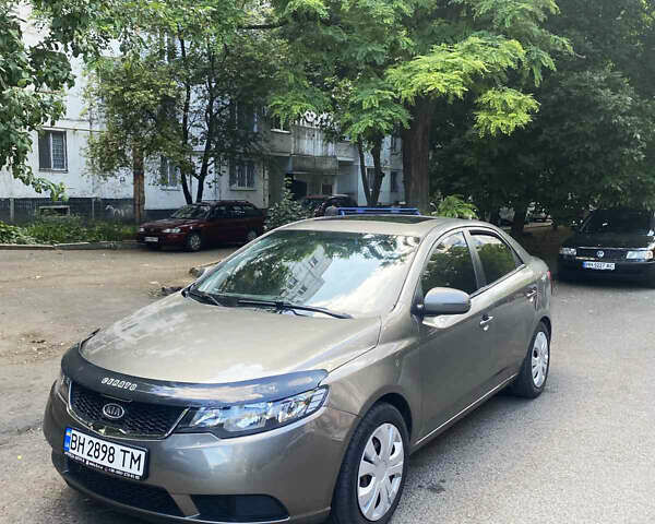 Серый Киа Форте, объемом двигателя 2 л и пробегом 311 тыс. км за 6999 $, фото 2 на Automoto.ua