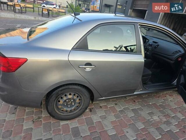 Серый Киа Форте, объемом двигателя 2 л и пробегом 247 тыс. км за 8000 $, фото 6 на Automoto.ua